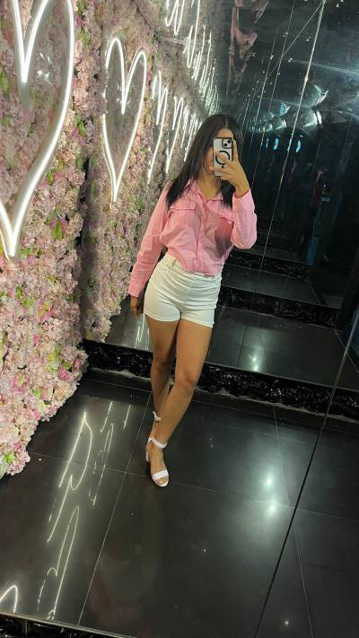 Karol 23 años Medellín  Colombie