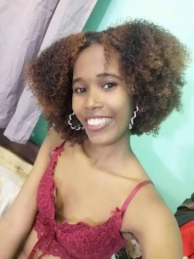 Hasina 24 ans Antalaha  Madagascar