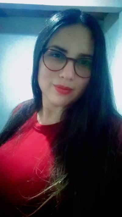 Alejandra 30 años Colombia  Venezuela