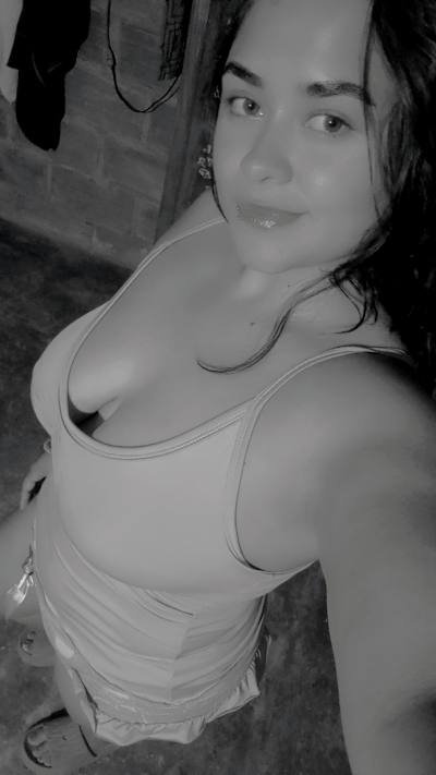 Luz 22 ans Medellin  Colombie