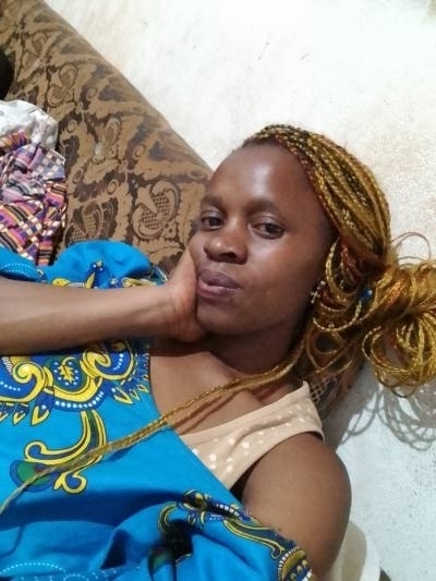 Christelle 33 años Yaoundé  Camerún