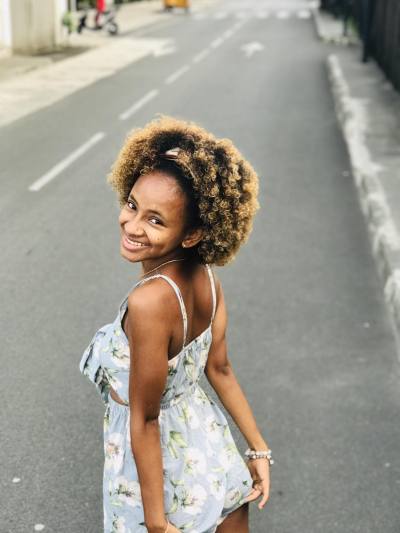 Rominah 18 ans Commune Urbaine De Toamasina Madagascar