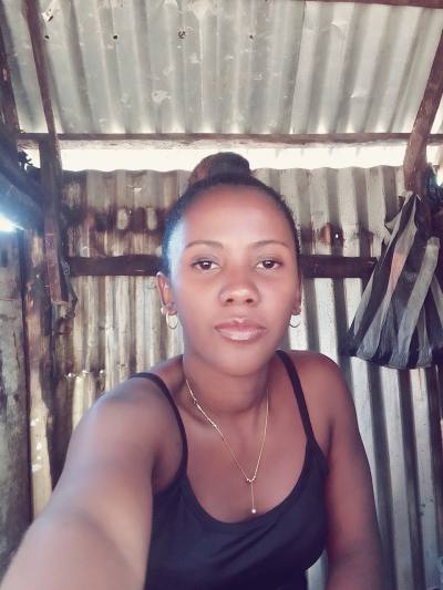 Zinah 24 ans Vohemar  Madagascar