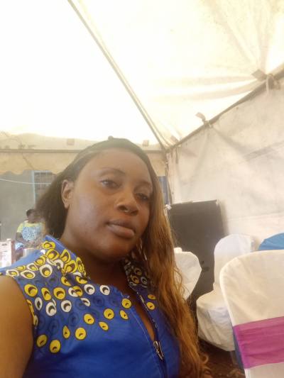 Christelle 33 Jahre Catholique Cameroun