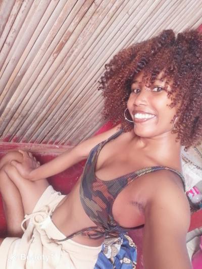 Hasina 24 ans Antalaha  Madagascar